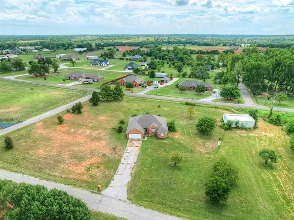 2117 Magnolia Ln, Blanchard, OK 73010