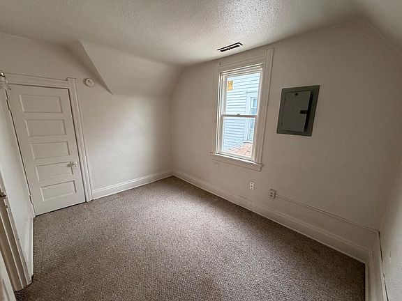 4th image of 240 Dexter St #2