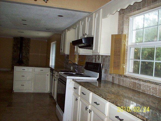 2nd image of 60 Nightingale Ln