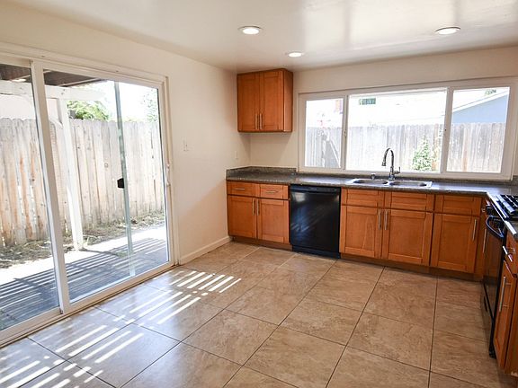 3rd image of 2700 Barcelona Cir