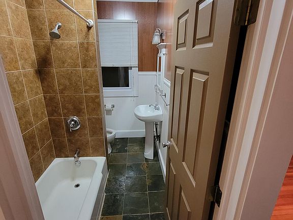 5th image of 15 Parkview Ct Floor 2
