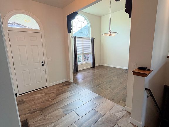 3rd image of 302 Sherman Ln