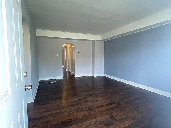 2nd image of 18 Greenhill Rd #A