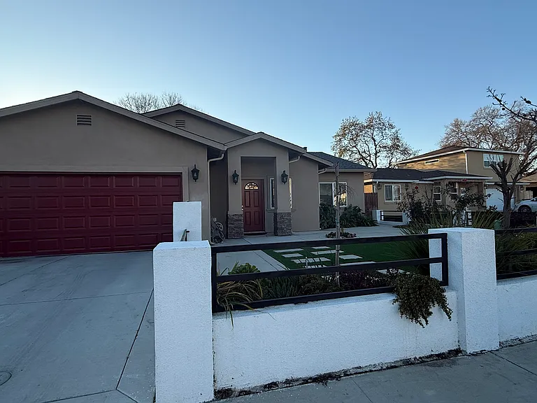 9413 Carter Ct — Photo 1
