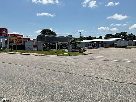 2nd image of 470 W Morgan St