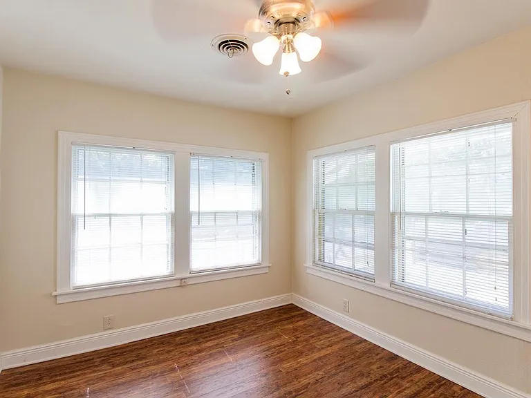 Bedroom 3 - opposite view