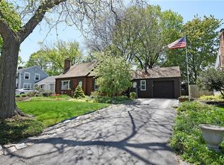 32 Algonquin Rd, Rumford, RI 02916