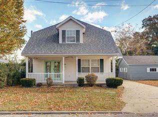 1946 S Kentwood Ave, Springfield, MO 65804