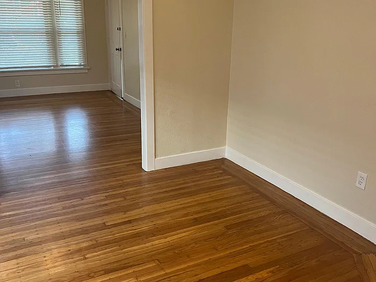 2527 O St #3 — Photo 3