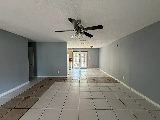 501 E Hibiscus Ave — Photo 4