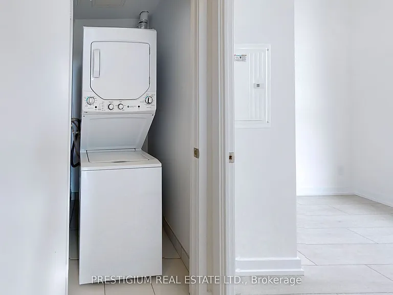 500 Dupont St #208 — Photo 19