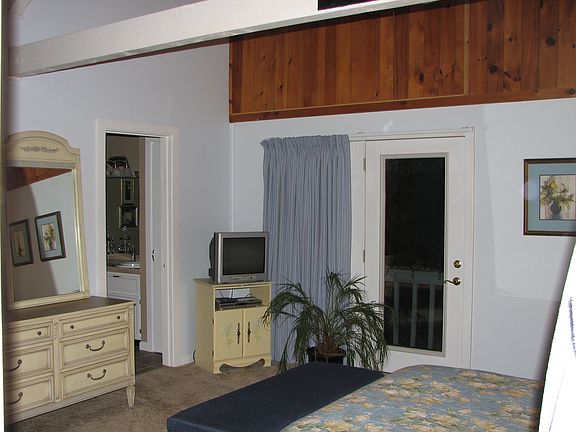 5th image of 374 Hickory Meadow Ln