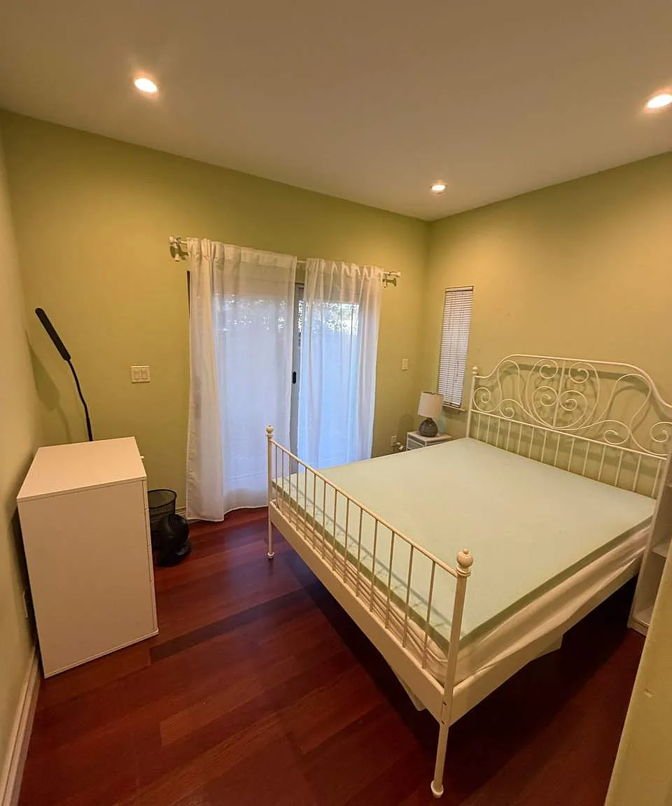 5 bed, 4.5 bath, 3000 sqft, $2,290 — Photo 2