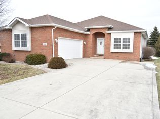 840 Clearwater Cv E, Crown Point, IN 46307