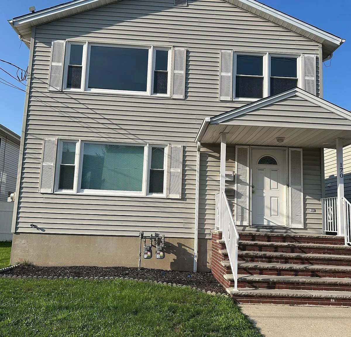 3 bed, 1326 sqft, $2,300 — Photo 1