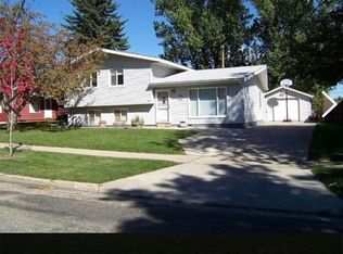 1924 9th St NW, Minot, ND 58703