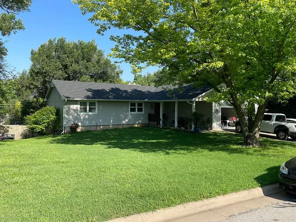 1211 N Bobbie St, Augusta, KS 67010