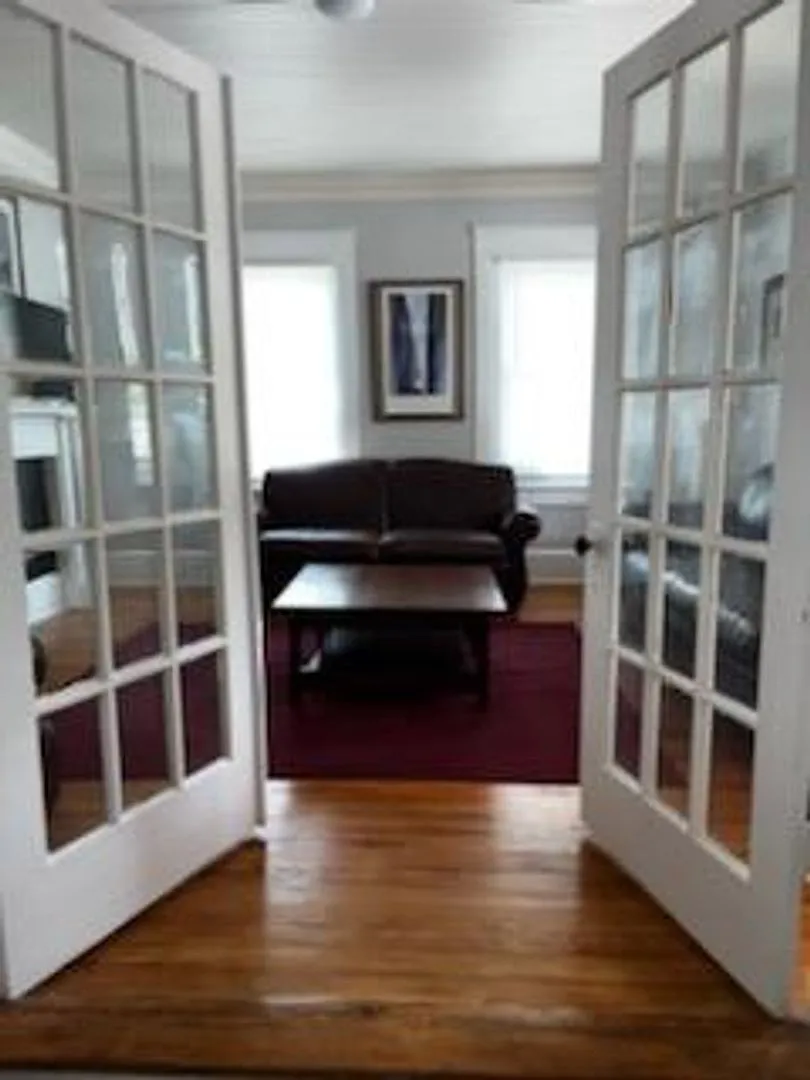 One Bedroom Furnished Apartment in Downtown New Bern — Photo 2