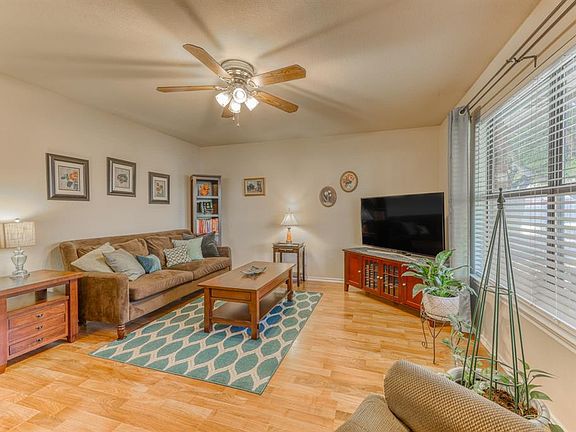 2nd image of 960 Austin Ct
