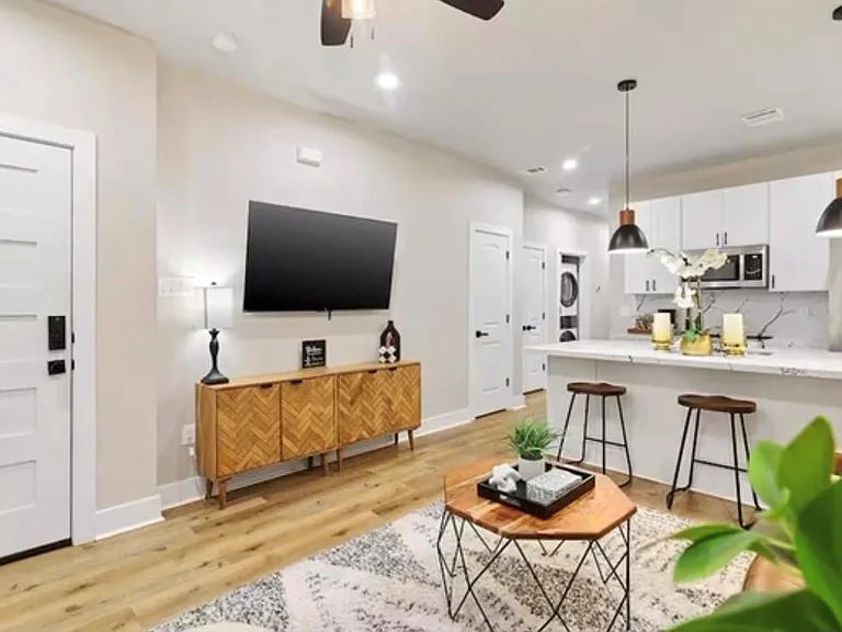2406 Truxillo St #B — Photo 3