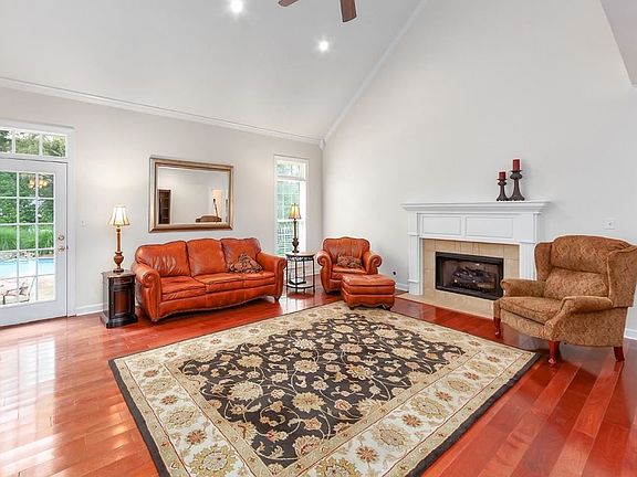 3rd image of 186 Willowridge Cres