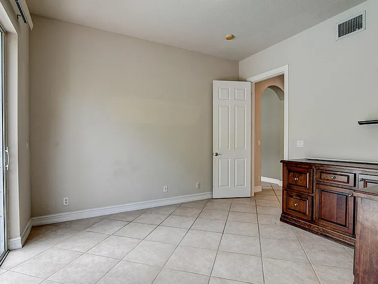 670 Edgebrook Ln — Photo 24