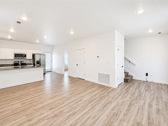 5th image of 1031 Boardwalk Ave