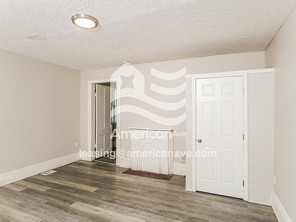 1576792_005_living_room_13693345.jpg