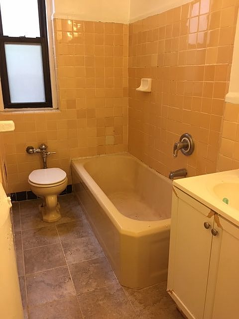 2nd image of 660 Walton Ave #2E