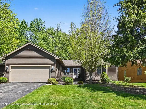 2414 Emerald Lake Dr, East Lansing, MI 48823