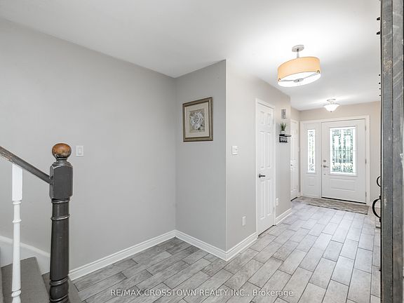5th image of 63 Oakridge Dr
