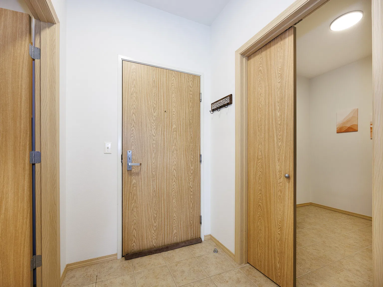 1 bed, 820 sqft, $2,400 — Photo 3
