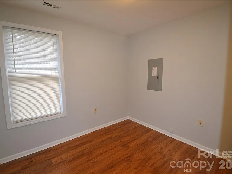 924 Junius St — Photo 21