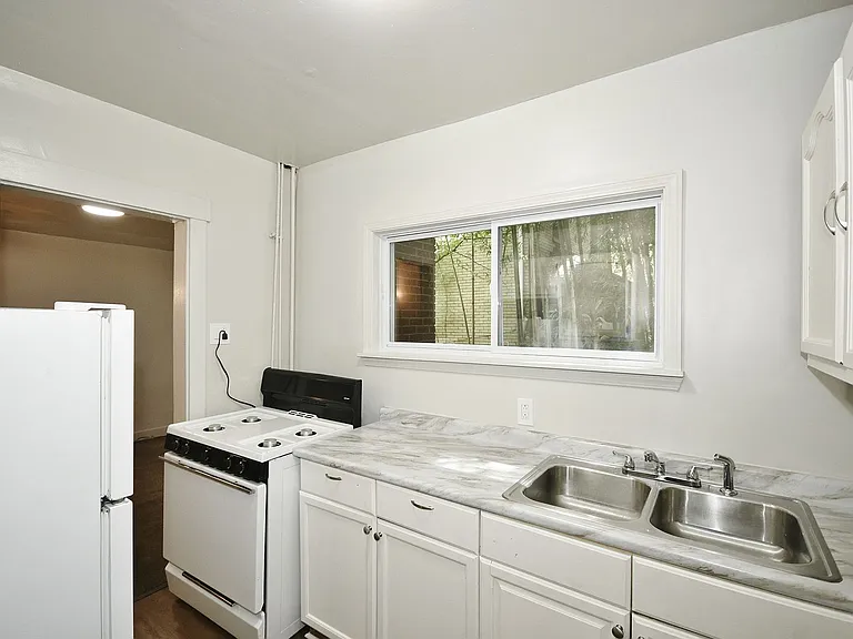1721 Montier St #2 — Photo 9