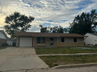 512 Waverly Ave, Streamwood, IL 60107