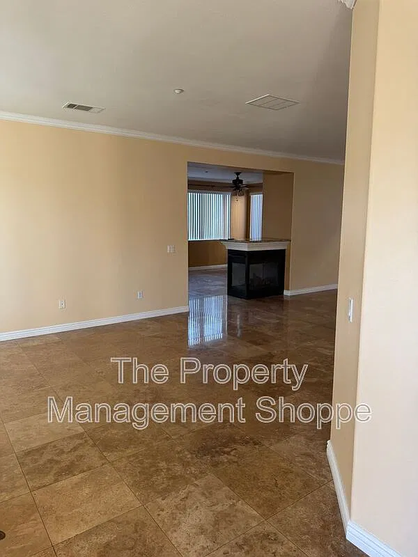 4 bed, 3.0 bath, 2635 sqft, $4,700 — Photo 3