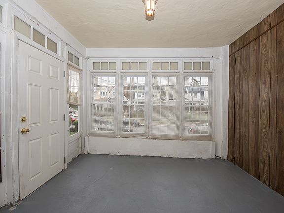 3rd image of 149 E Essex Ave