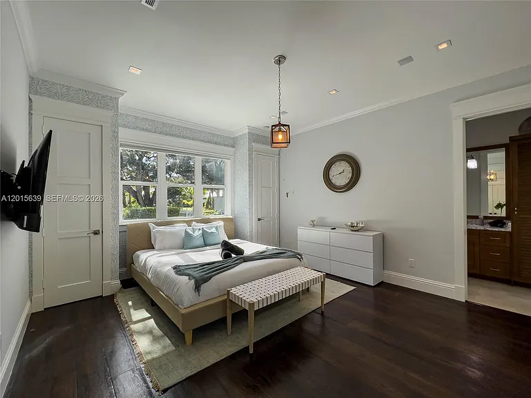545 SW Indianola St — Photo 39
