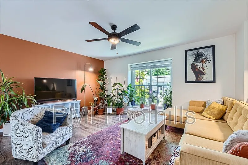 3 bed, 2.0 bath, 1400 sqft, $2,837 — Photo 4
