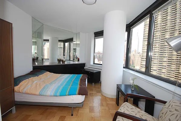 Rented by Luxury Habitat | media 64