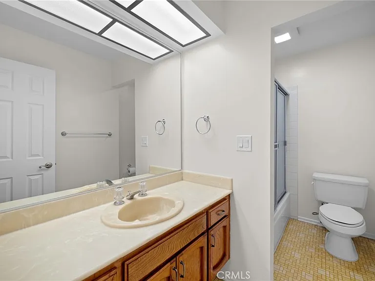7100 Balboa Blvd #803 — Photo 34