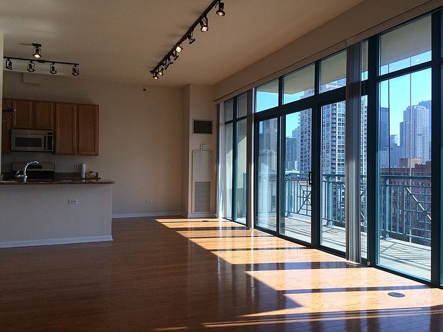 1st image of 340 W Superior St APT 908