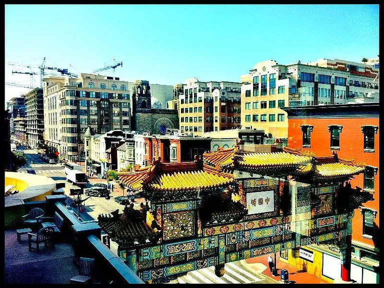 Walkable Neighborhood with Restaurants and Shops Nearby