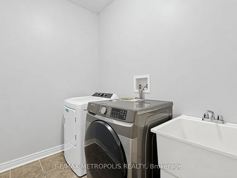 138 Yakefarm Blvd — Photo 27