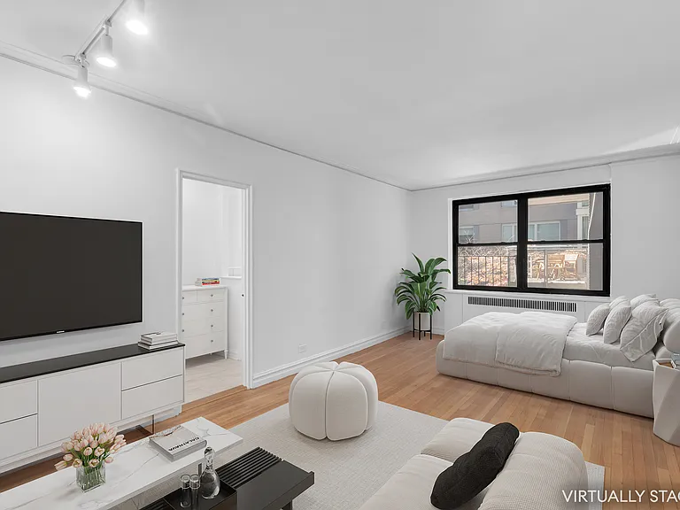 222 E 35th St #6D — Photo 2