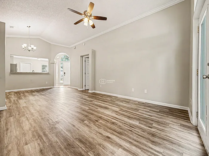 1664 Hudderfield Cir W — Photo 4