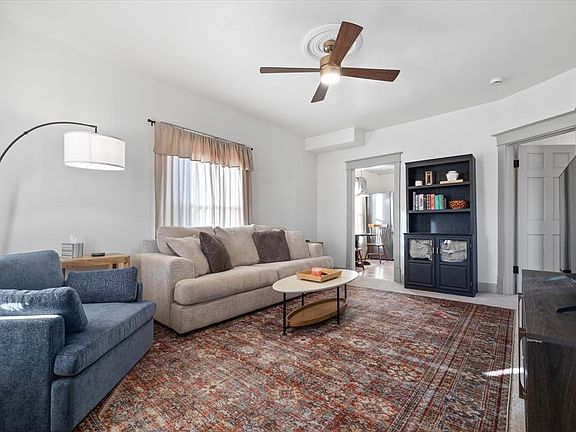 4th image of 504 SW Walnut St