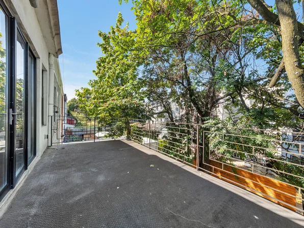 1085 Hancock Street image 18 of 37