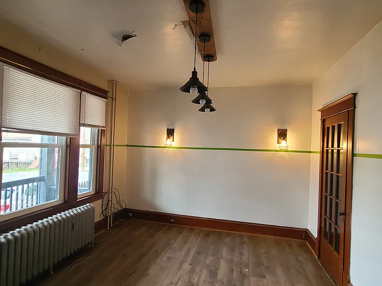 703 W Race St — Photo 5