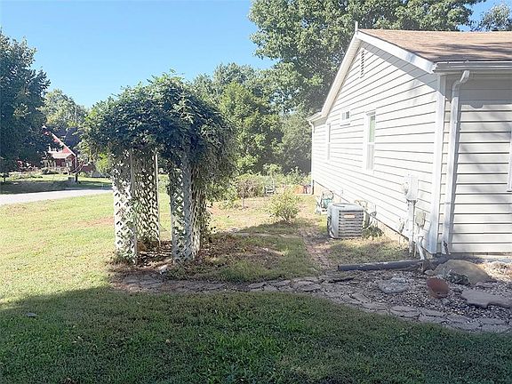 4th image of 3690 S Crysler Ave